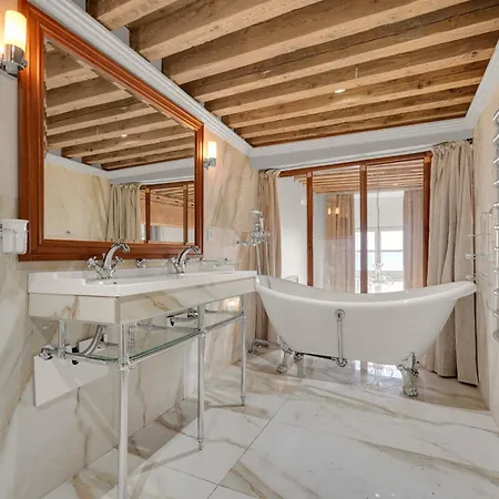 Les Relais Du Capitole - D'hotes * Toulouse